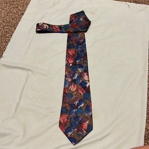 Woodward abstract 100% silk tie